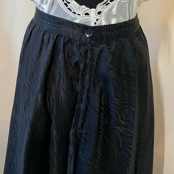 12 - 100% Silk Red & Black Blouse & Matching Black Midi Skirt w/flair - Picture 9 of 16